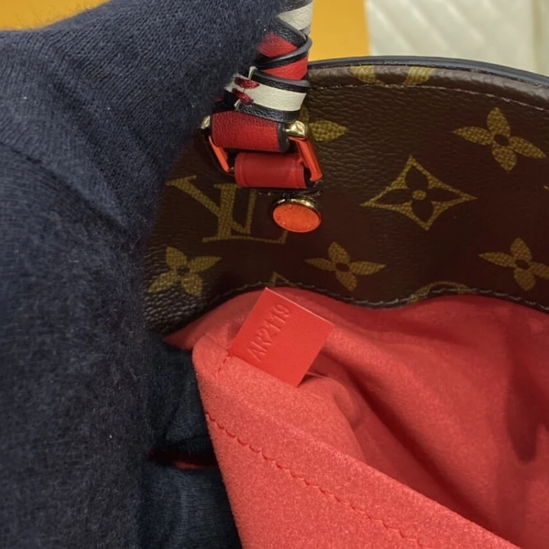 Mythick.ru 2 braided LV Montaigne MM Bag With Braided Handle Monogram