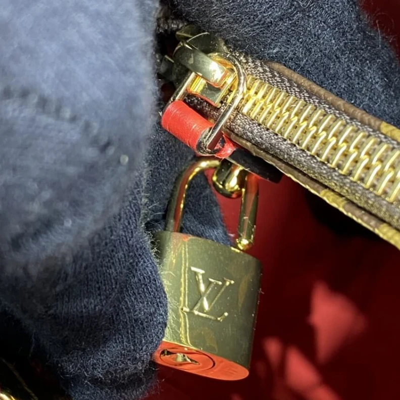 Mythick.ru 2 braided LV Montaigne MM Bag With Braided Handle Monogram
