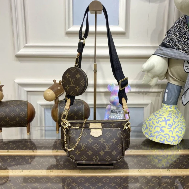 Louis vuitton locations The Multi Louis Vuitton Multi Pochette Accessoires Black Strap
