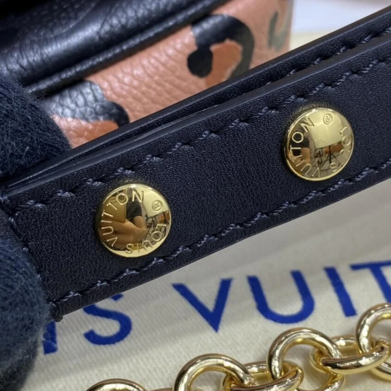 Replica bag Strap dro Louis Vuitton Multi Pochette Accessoires Black