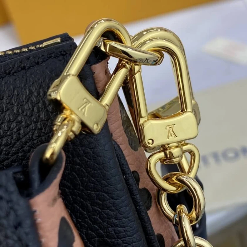Replica bag Strap dro Louis Vuitton Multi Pochette Accessoires Black