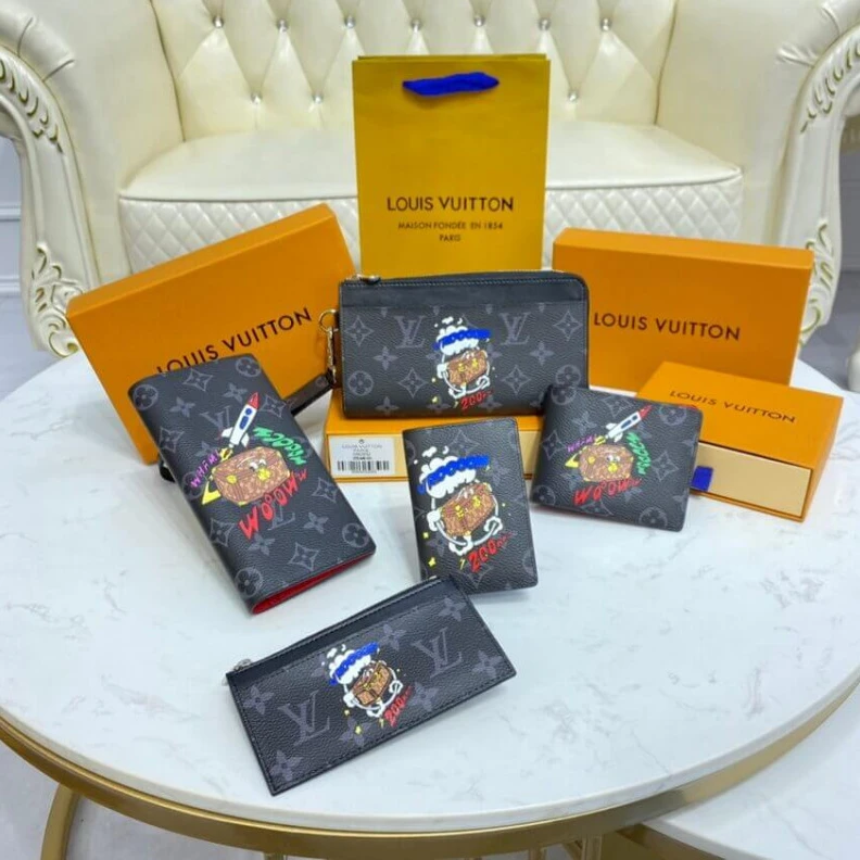 Mythick ru 3 credit Louis Vuitton Multiple Wallet