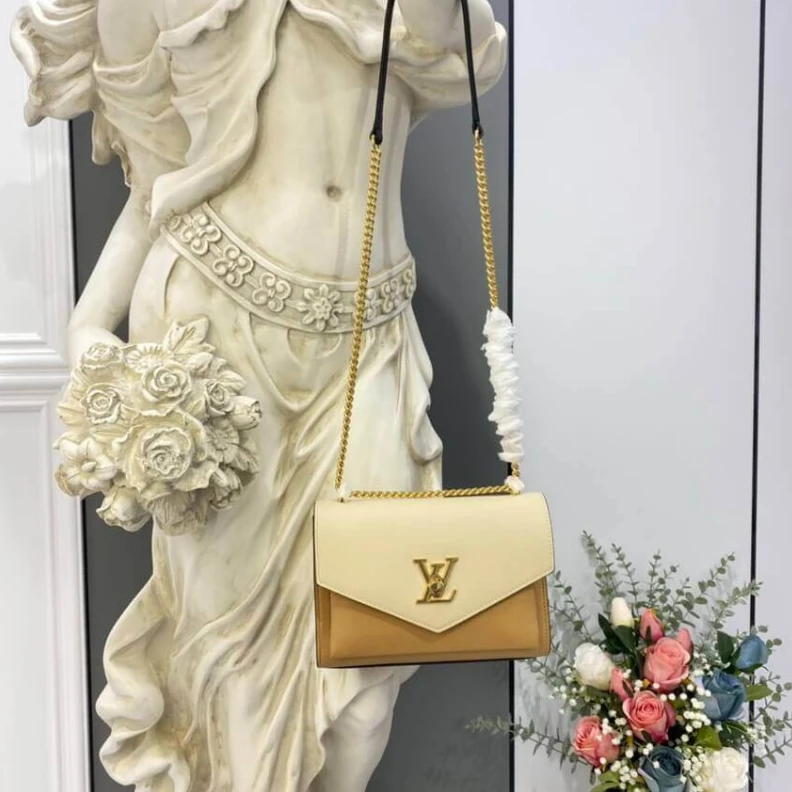 Replica bags Chain: Sl Louis Vuitton MyLockMe Chain Bag