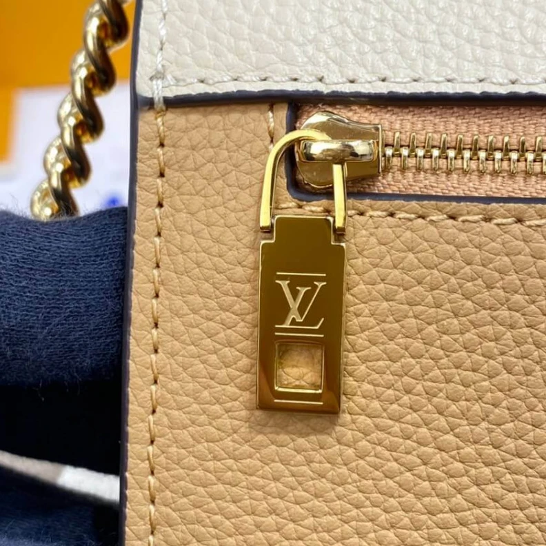 Replica bags Chain: Sl Louis Vuitton MyLockMe Chain Bag