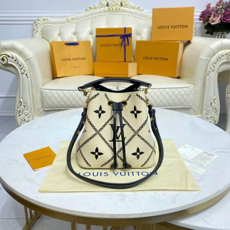 Mythick Goldcolor Louis Vuitton NeoNoe MM Cream