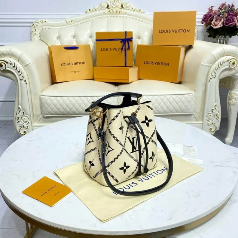Mythick Goldcolor Louis Vuitton NeoNoe MM Cream
