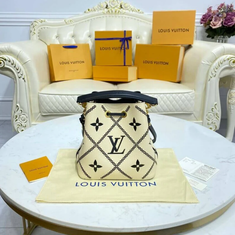 Mythick Goldcolor Louis Vuitton NeoNoe MM Cream