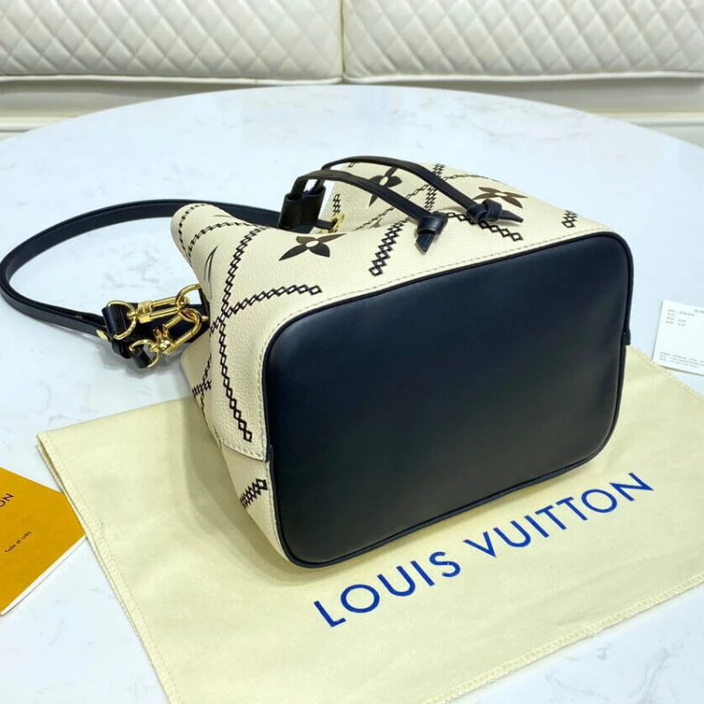 Mythick Goldcolor Louis Vuitton NeoNoe MM Cream