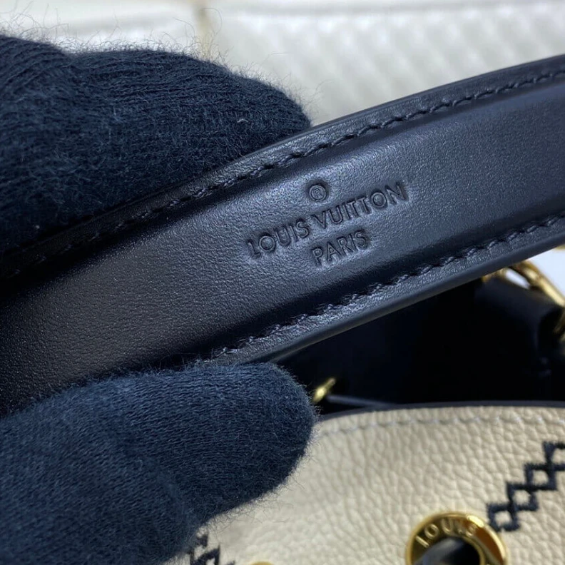 Mythick Goldcolor Louis Vuitton NeoNoe MM Cream