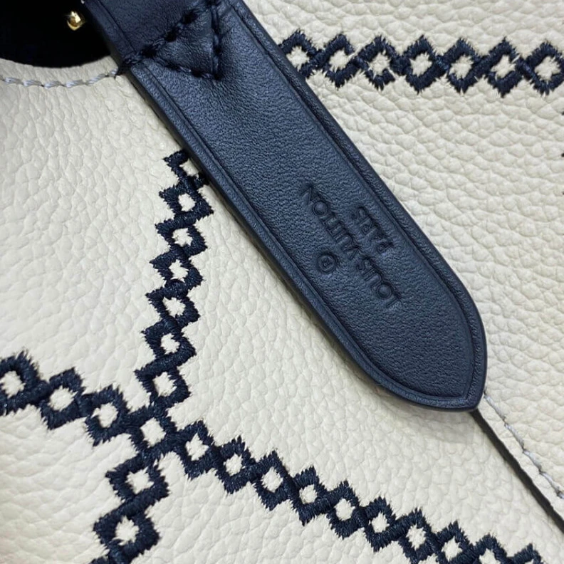Mythick Goldcolor Louis Vuitton NeoNoe MM Cream