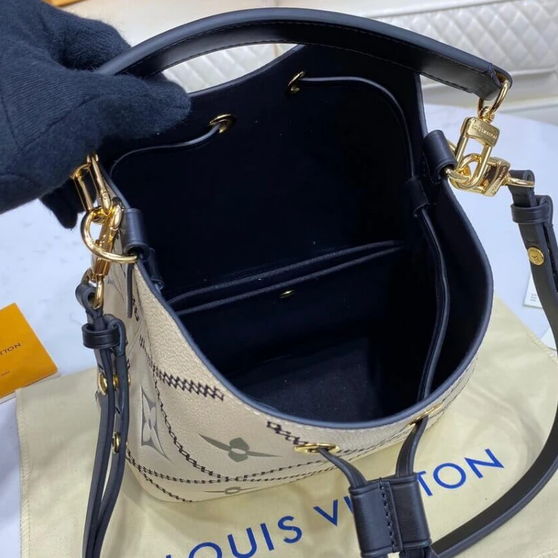 Mythick Goldcolor Louis Vuitton NeoNoe MM Cream