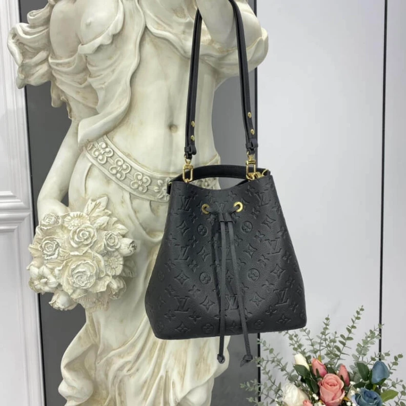 Mythick ru Embossed Louis Vuitton Neonoe MM