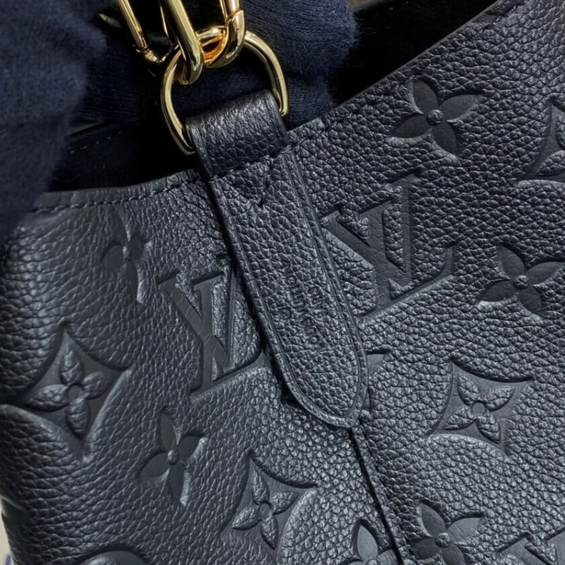 Mythick ru Embossed Louis Vuitton Neonoe MM