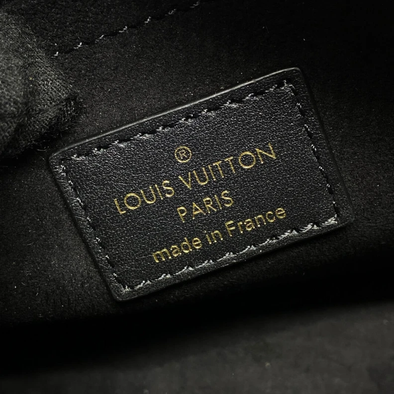 Louis vuitton locations Microfibe Louis Vuitton New Wave Camera Bag Black
