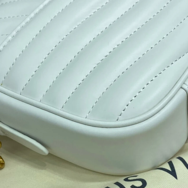 Mythick ru Smooth ca Louis Vuitton New Wave Camera Bag White