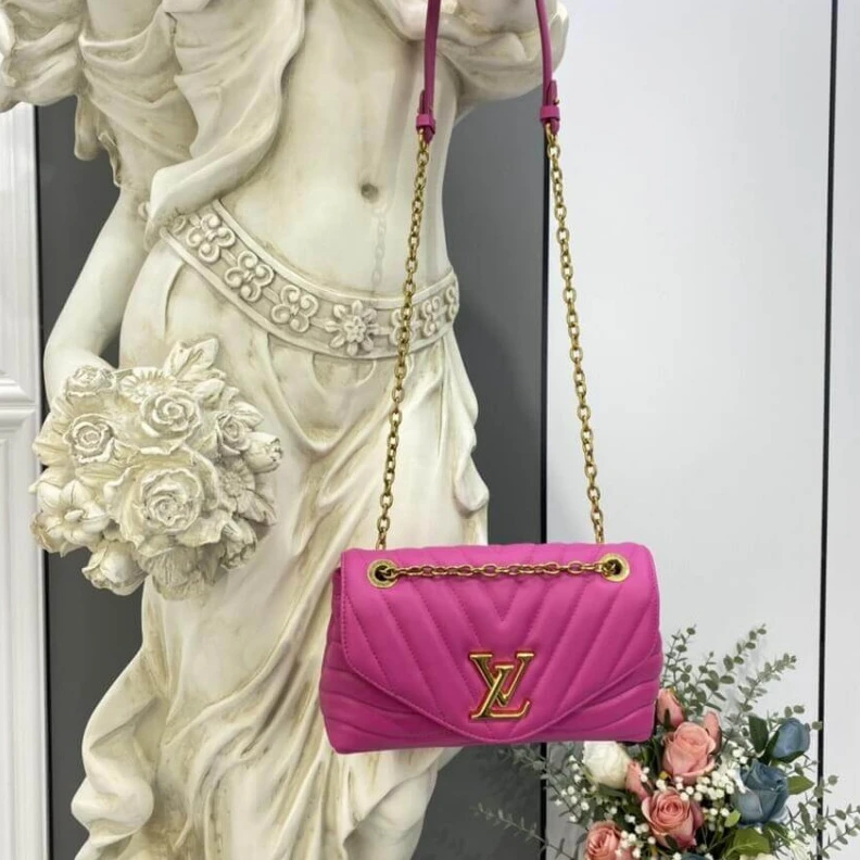 Lv belts replica Agathe Pi Louis Vuitton New Wave Chain Bag Agathe Pink