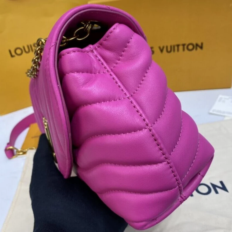 Lv belts replica Agathe Pi Louis Vuitton New Wave Chain Bag Agathe Pink