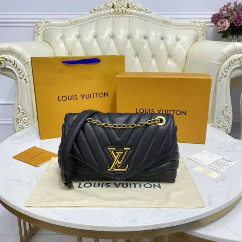 Replica bags lv The signat Louis Vuitton New Wave Chain Bag Black