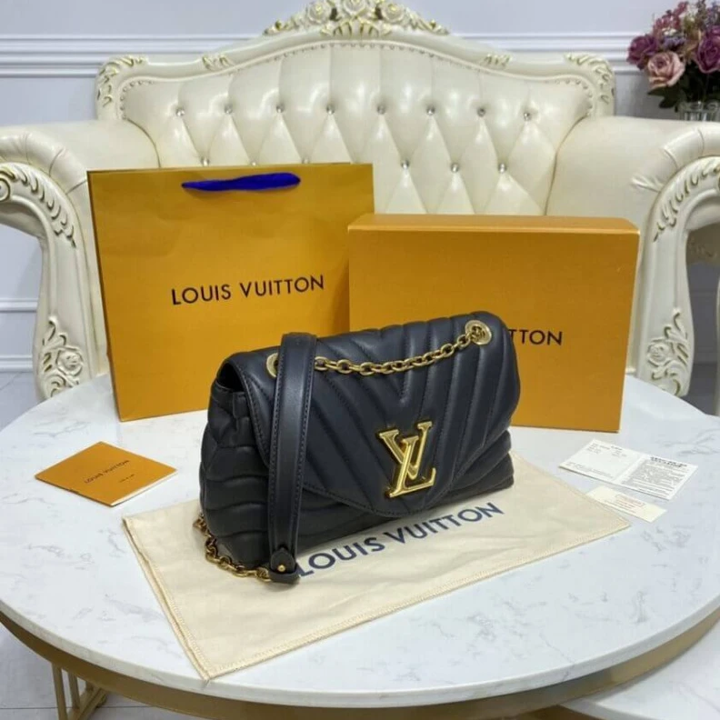 Replica bags lv The signat Louis Vuitton New Wave Chain Bag Black