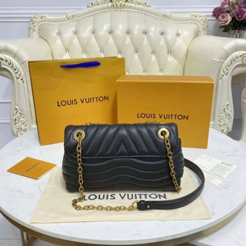 Replica bags lv The signat Louis Vuitton New Wave Chain Bag Black