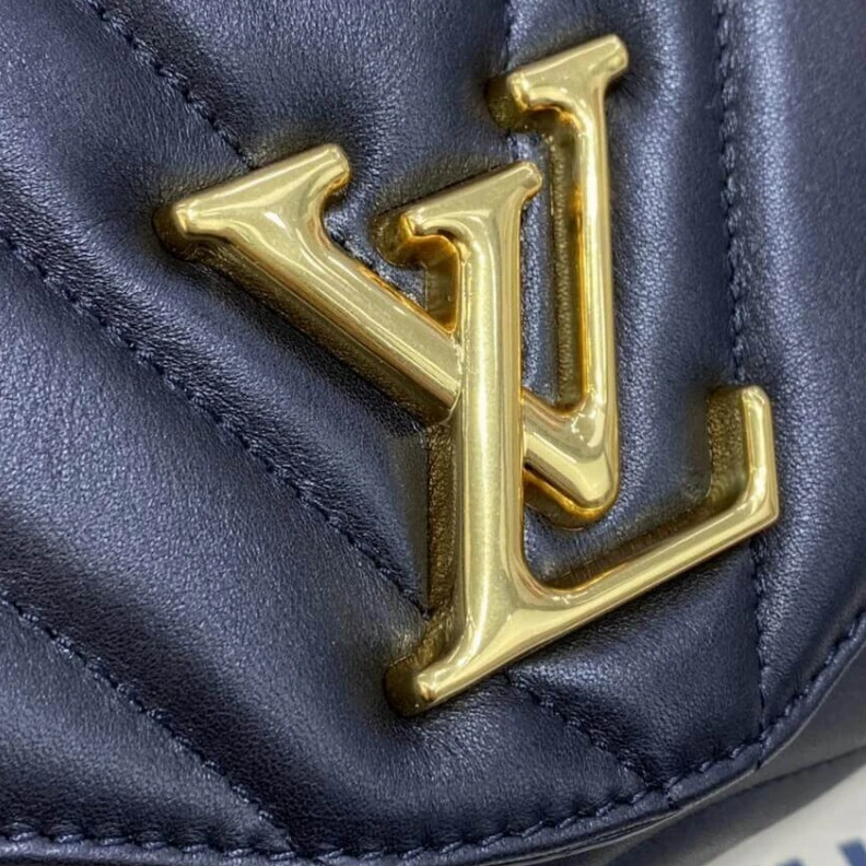 Replica bags lv The signat Louis Vuitton New Wave Chain Bag Black