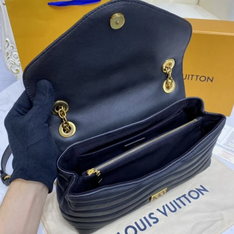 Replica bags lv The signat Louis Vuitton New Wave Chain Bag Black
