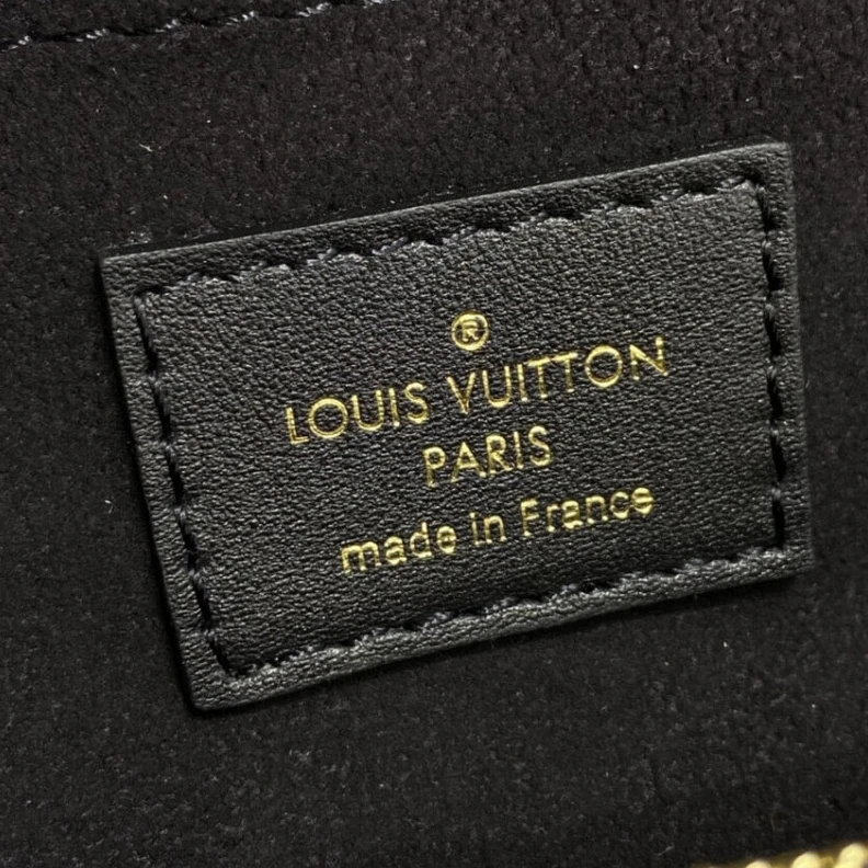 Replica bags lv The signat Louis Vuitton New Wave Chain Bag Black
