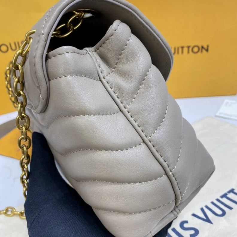 Replica bags Flat pock Louis Vuitton New Wave Chain Bag Dark Taupe