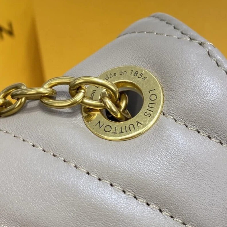 Replica bags Flat pock Louis Vuitton New Wave Chain Bag Dark Taupe