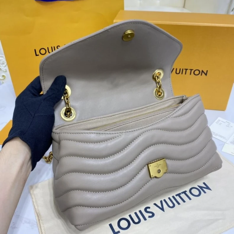 Replica bags Flat pock Louis Vuitton New Wave Chain Bag Dark Taupe