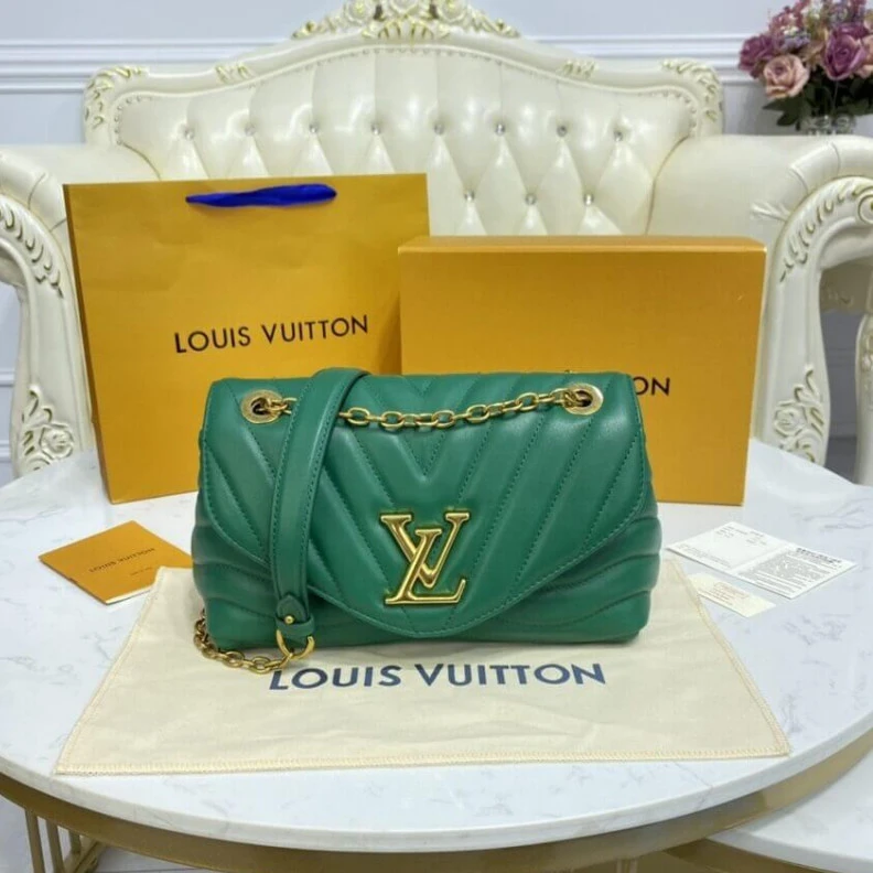 Replica bags lv The signat Louis Vuitton New Wave Chain Bag Emerald Green