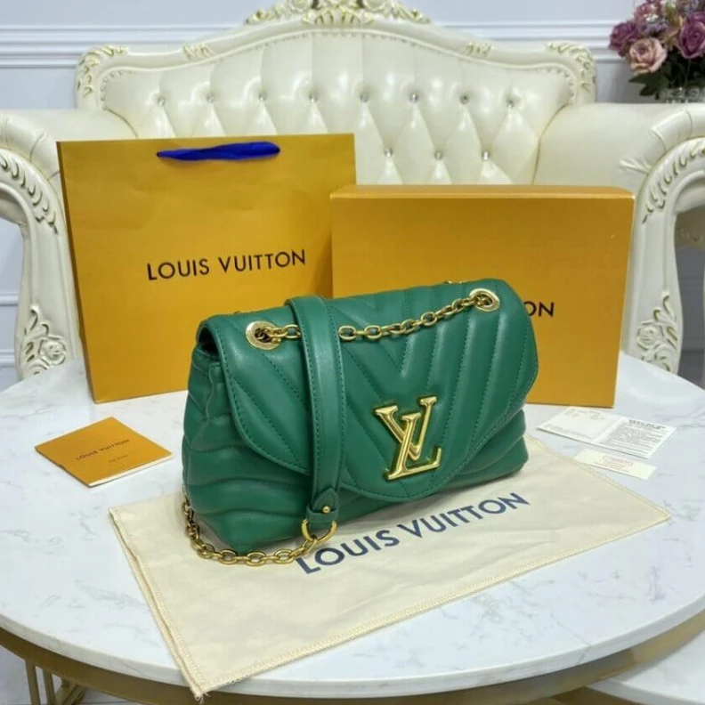 Replica bags lv The signat Louis Vuitton New Wave Chain Bag Emerald Green
