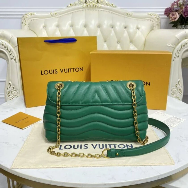 Replica bags lv The signat Louis Vuitton New Wave Chain Bag Emerald Green