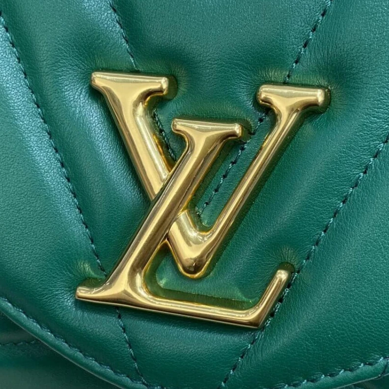Replica bags lv The signat Louis Vuitton New Wave Chain Bag Emerald Green