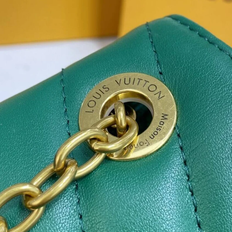 Replica bags lv The signat Louis Vuitton New Wave Chain Bag Emerald Green