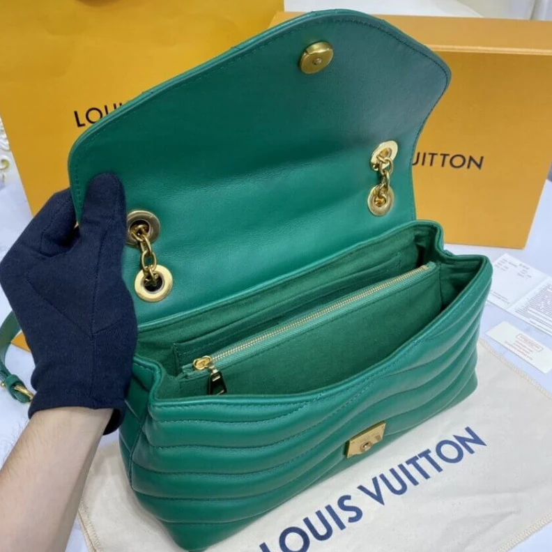 Replica bags lv The signat Louis Vuitton New Wave Chain Bag Emerald Green