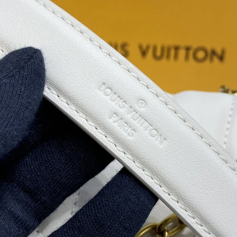 Replica bags Smooth co Louis Vuitton New Wave Chain Bag Ivory