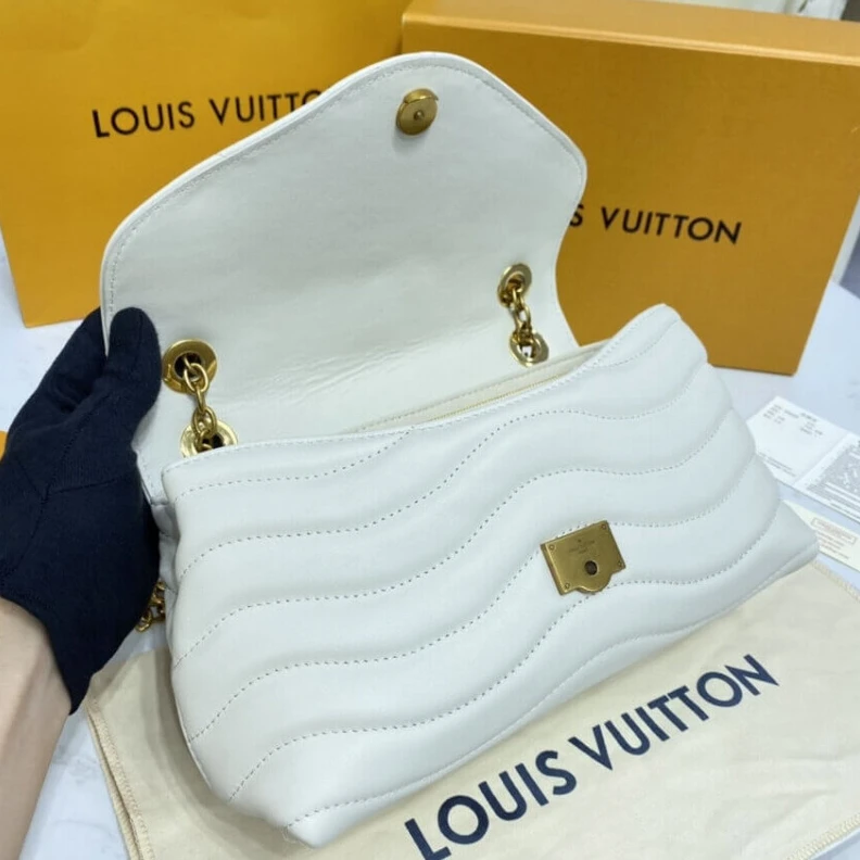 Replica bags Smooth co Louis Vuitton New Wave Chain Bag Ivory