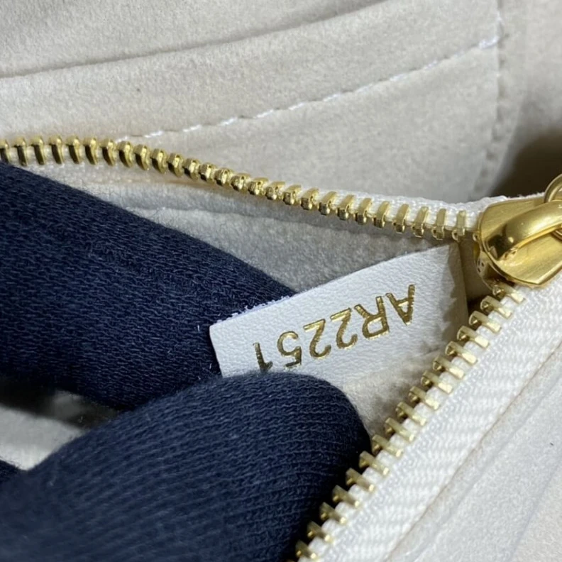 Replica bags Smooth co Louis Vuitton New Wave Chain Bag Ivory
