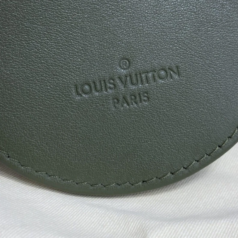 Mythick ru Vintage g Louis Vuitton New Wave Multi-Pochette Khaki