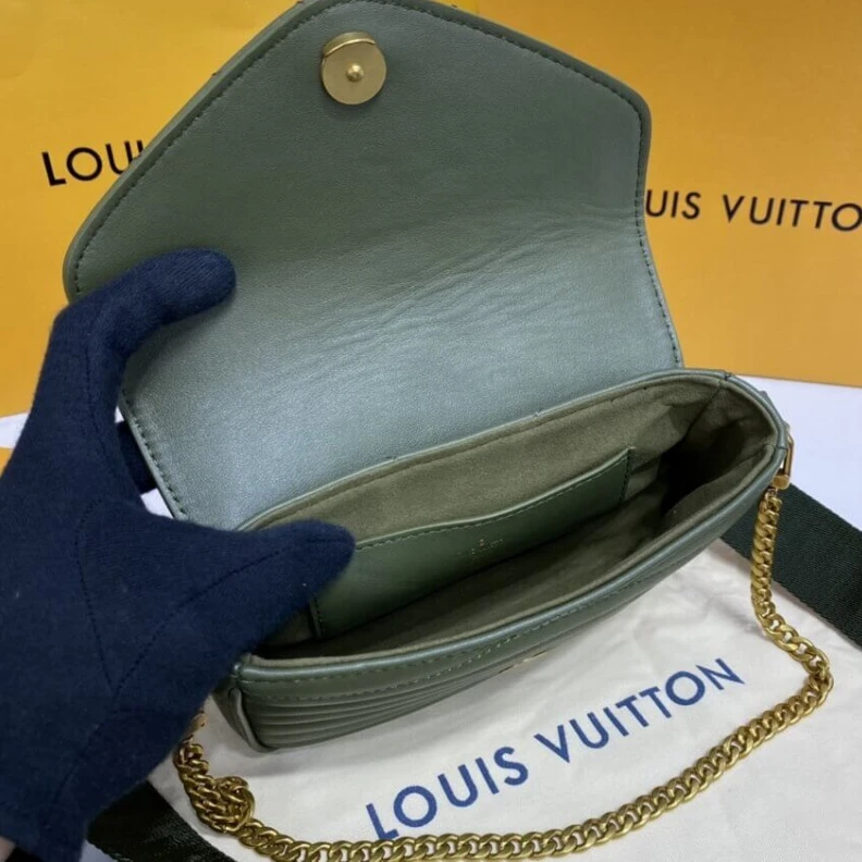 Mythick ru Vintage g Louis Vuitton New Wave Multi-Pochette Khaki