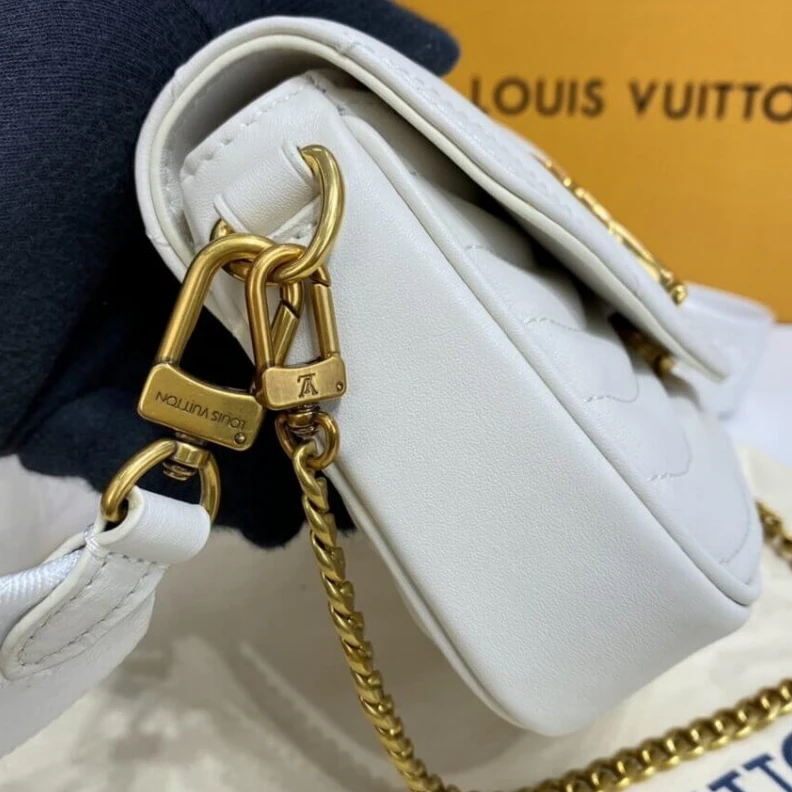 Top lv Smooth ca Louis Vuitton New Wave Multi-Pochette White