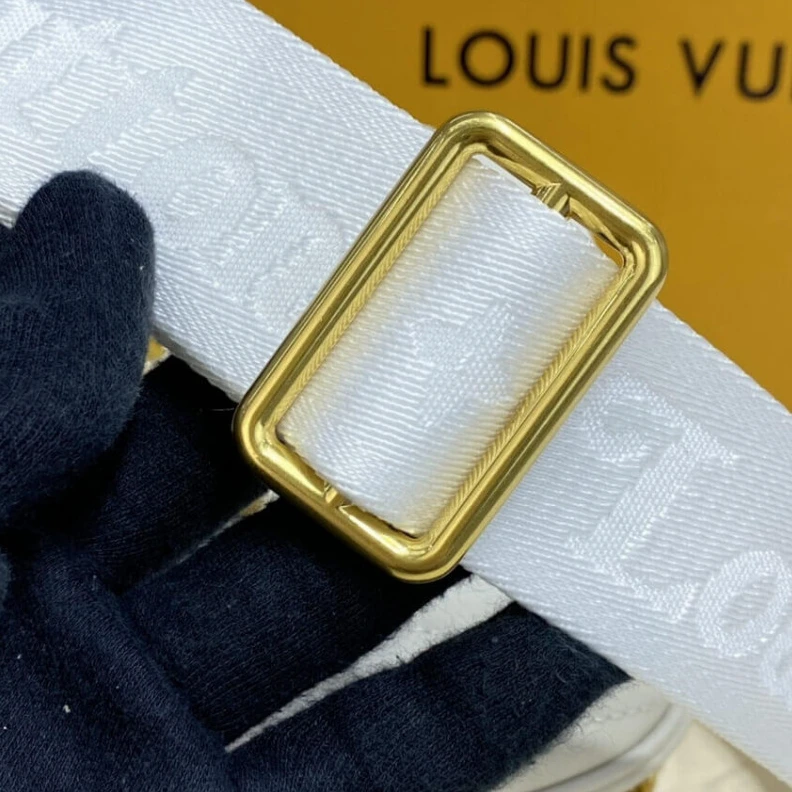 Top lv Smooth ca Louis Vuitton New Wave Multi-Pochette White