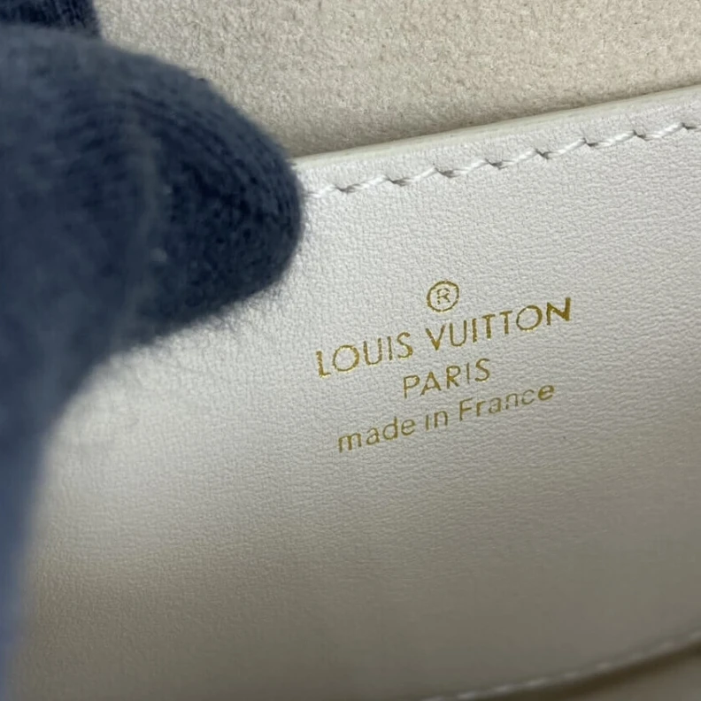 Top lv Smooth ca Louis Vuitton New Wave Multi-Pochette White