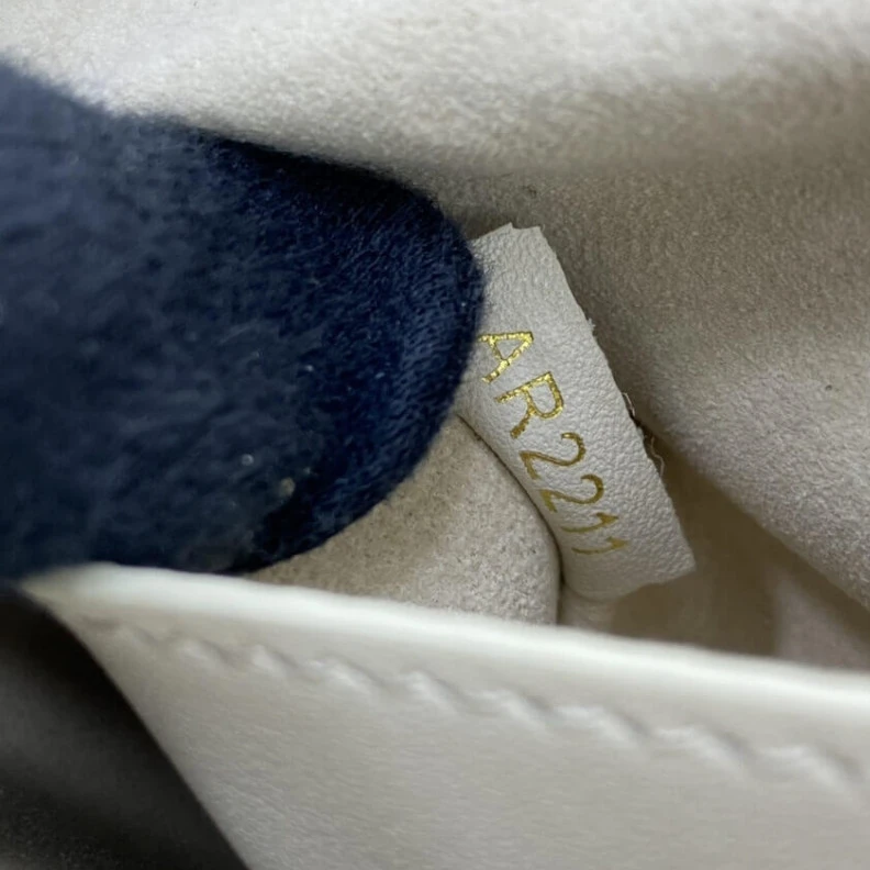 Top lv Smooth ca Louis Vuitton New Wave Multi-Pochette White