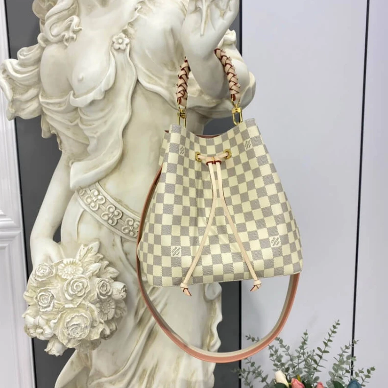 Top lv Strap: Re Louis Vuitton NéoNoé MM
