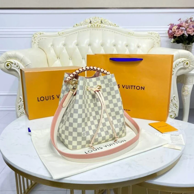 Top lv Strap: Re Louis Vuitton NéoNoé MM