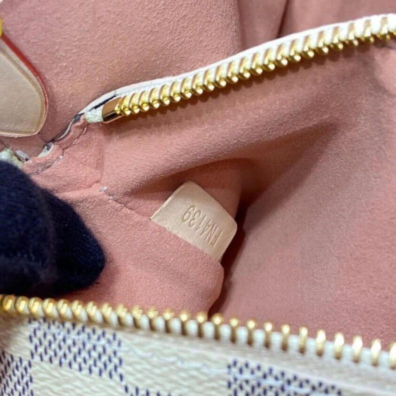 Top lv Strap: Re Louis Vuitton NéoNoé MM