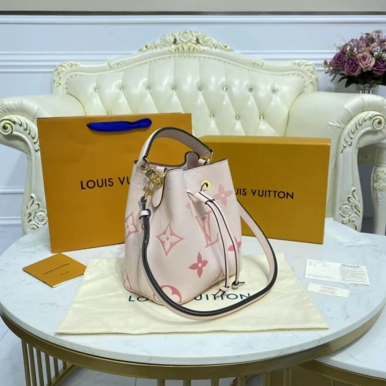 Mythick.ru Drawstrin Louis Vuitton Néonoé BB Bouton de Rose Pink