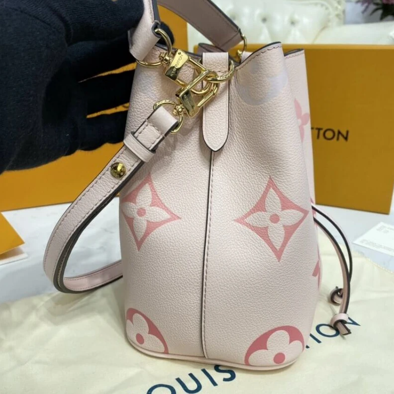 Mythick.ru Drawstrin Louis Vuitton Néonoé BB Bouton de Rose Pink